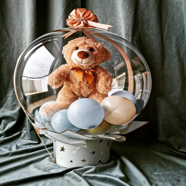 Bong bóng Bobo với chú thỏ đồ chơi